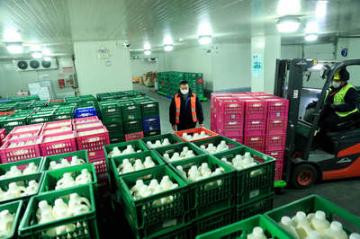 从牧场到销售端,上海人的“奶瓶子”稳了!光明乳业乳制品赠遍全市发热门诊